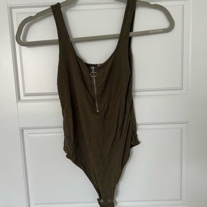 Garage women’s green bodysuit